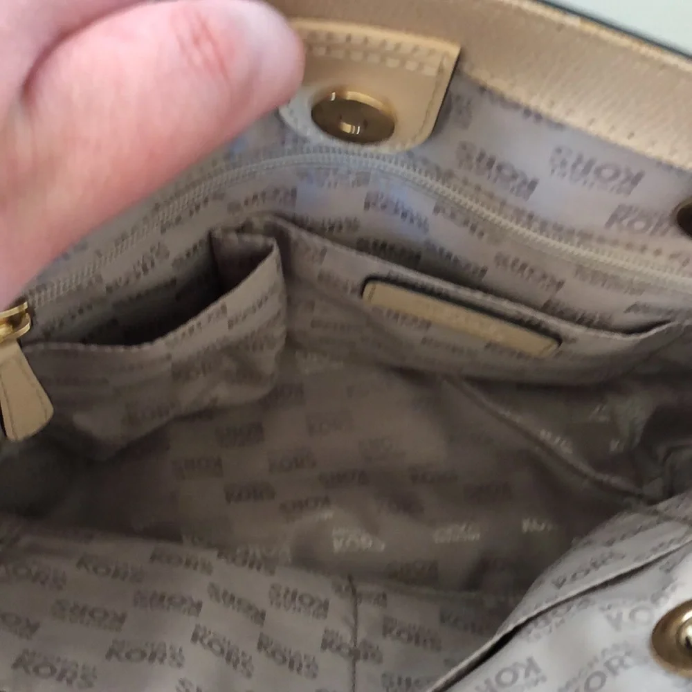 Medium Size Michael Kors Tote - Tan - Picture 6 of 14
